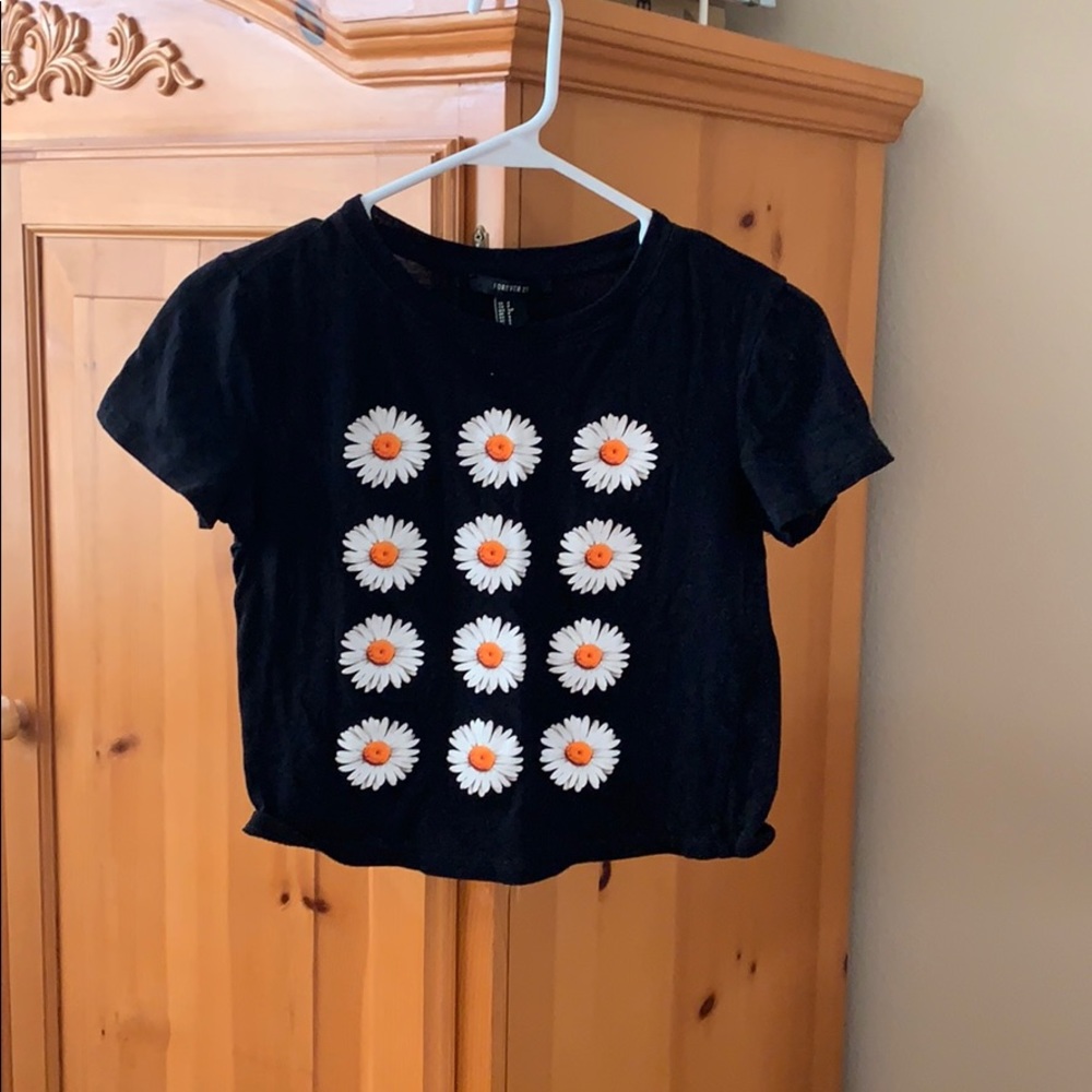 Short sleeved crop top.